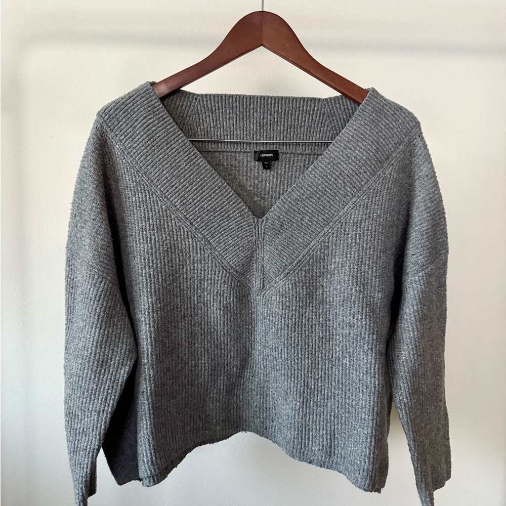 Express Ribbed V Neck Sweater Small Gray Cropped Soft Knit